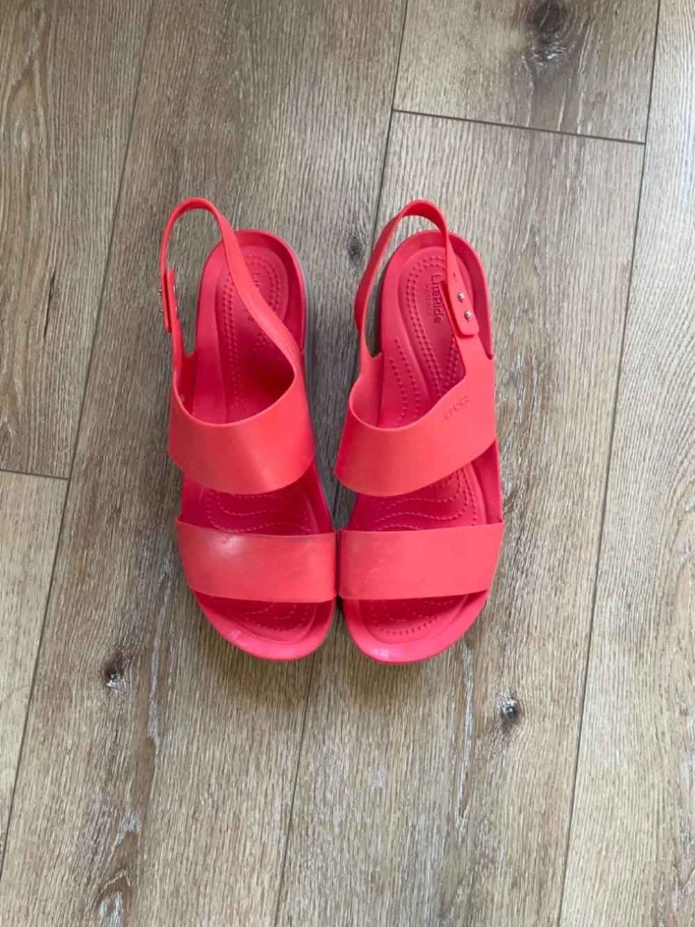 Crocs Brooklyn Low Platform Sandals Red Coral Womens Size 10